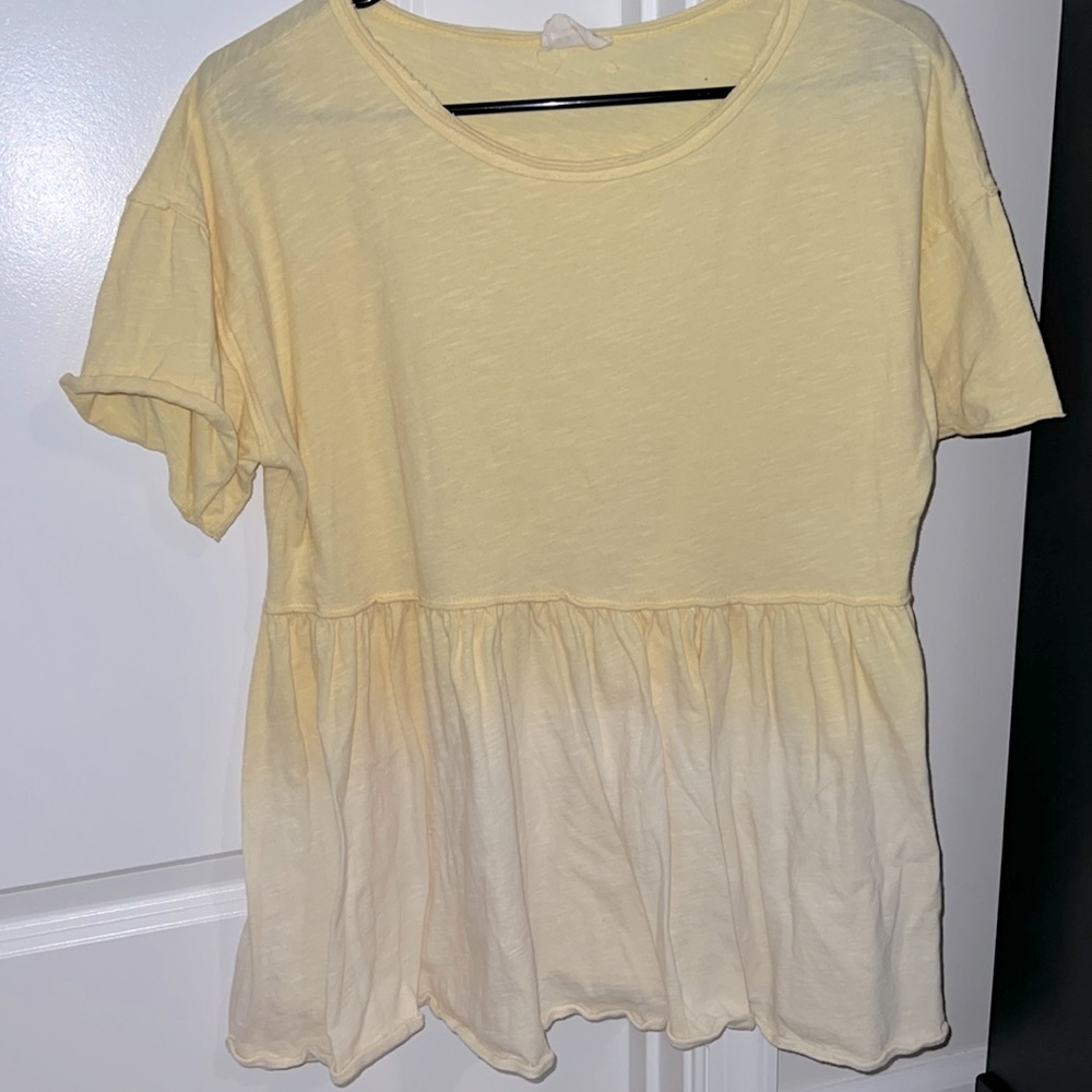 Peplum ombré yellow tshirt. Oversized fit